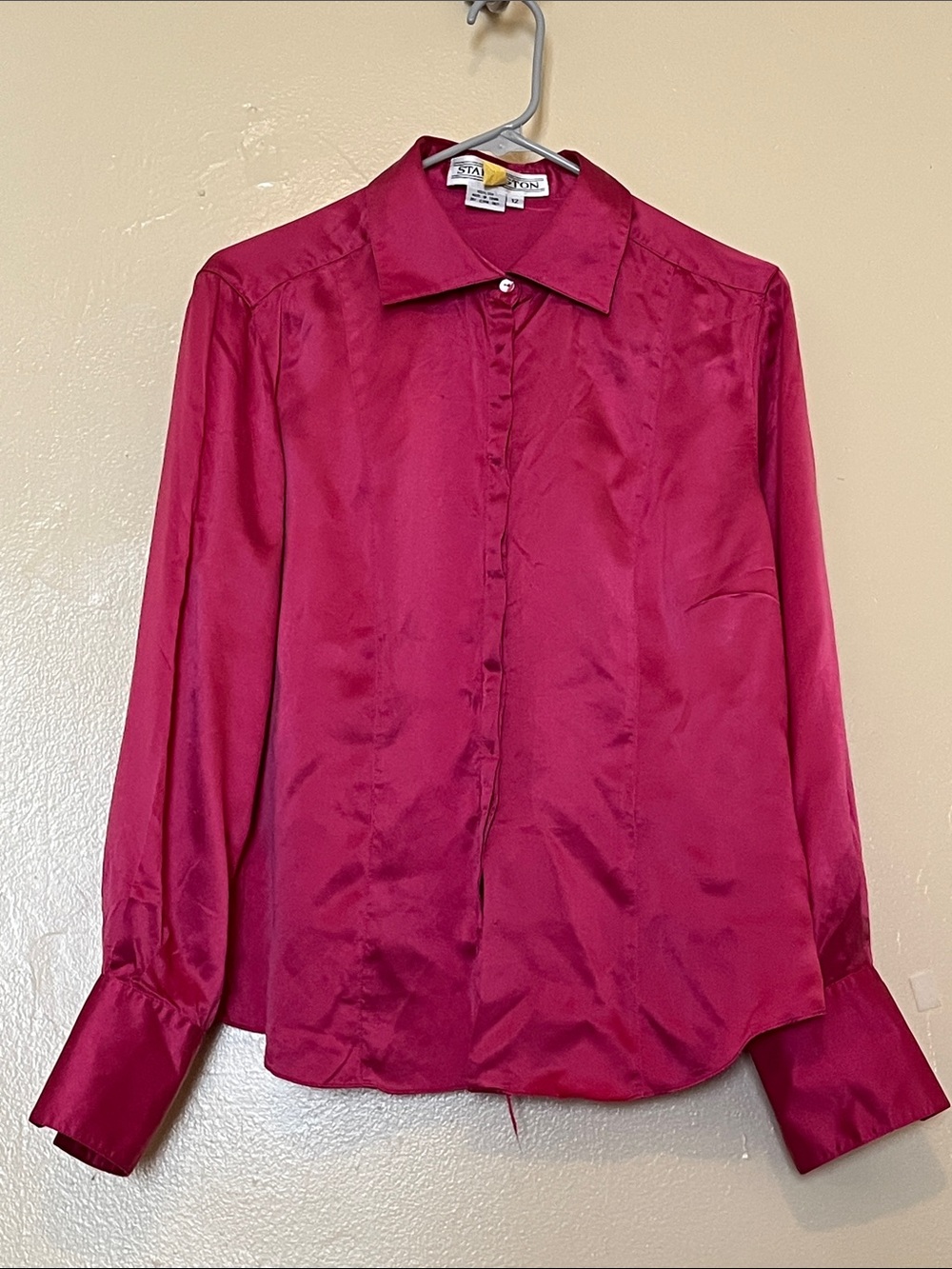 Starington vintage Women's Fuchsia Satin Button-Down Blouse